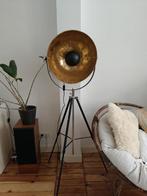 Industrieel statief vloerlamp – zwart met gouden binnenzijde, Huis en Inrichting, Ophalen, Zo goed als nieuw, Metaal