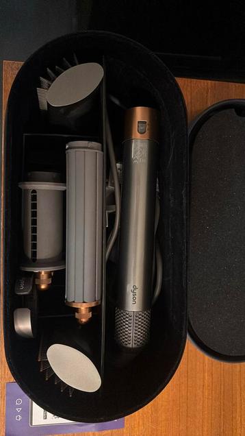 Dyson Airwrap Complete – Amper gebruikt beschikbaar voor biedingen