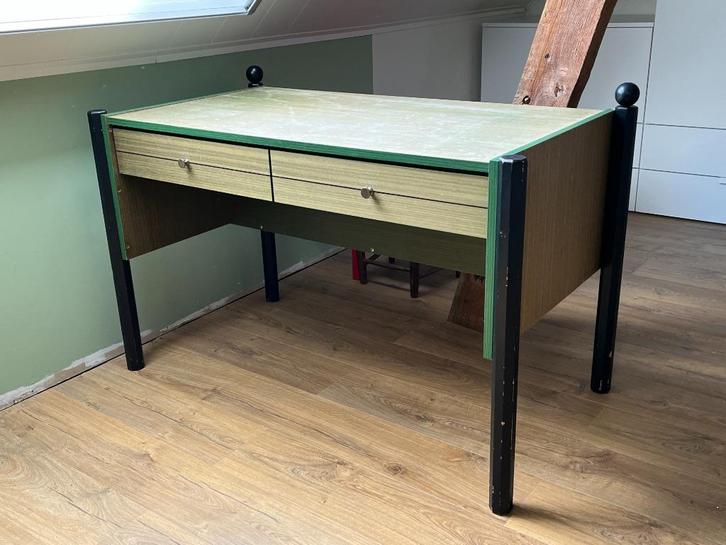 Tienerbureau, Kinderen en Baby's, Kinderkamer | Tafels en Stoelen, Gebruikt, Tafel(s), Ophalen