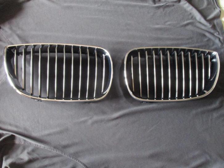 BWM 1-serie ( E 87 ) Radiatorgrilles / niertjes., Autos : Pièces & Accessoires, Carrosserie & Tôlerie, Pare-chocs, BMW, Avant