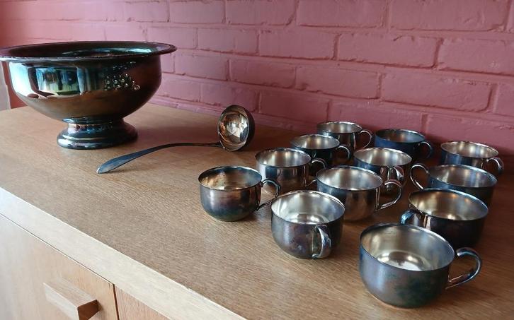 Verzilverde bowl met bijpassende kopjes en lepel, Huis en Inrichting, Keuken | Servies, Zo goed als nieuw, Overige typen, Overige stijlen