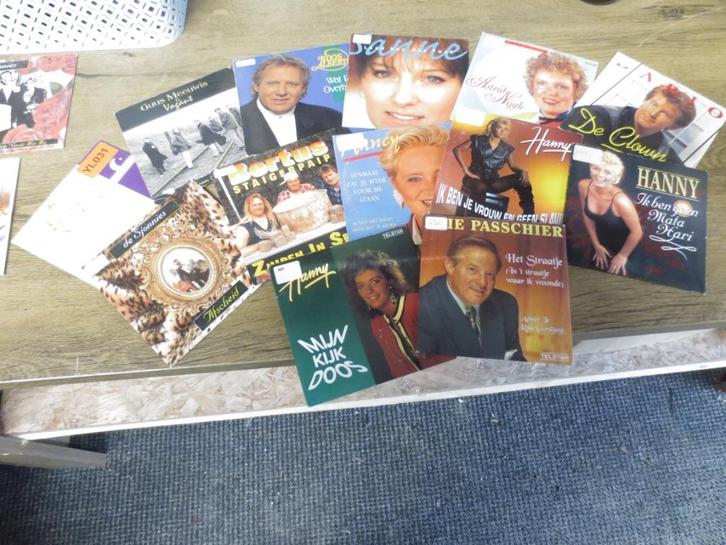 383 Nederlandtalige cd-singles in 1 koop, Cd's en Dvd's, Cd Singles, Zo goed als nieuw, Nederlandstalig, 6 singles of meer, Verzenden