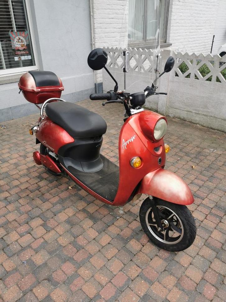 E-Scooter Leone Arrow Red, Fietsen en Brommers, Scooters | Overige merken, Gebruikt, Klasse B (45 km/u), Elektrisch, Ophalen