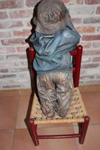 Kindje op stoeltje gemaakt met jeansstof en textielverharder, Enlèvement ou Envoi, Neuf, Bricolage