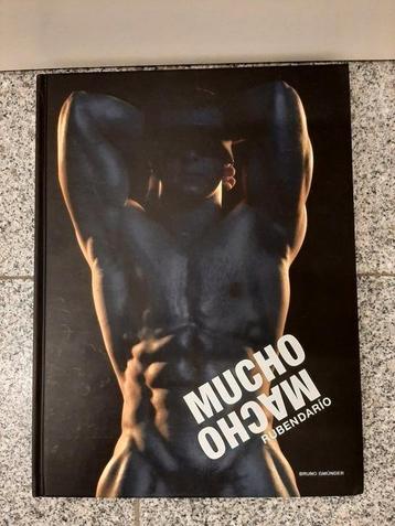 Fotoboek mannelijk naakt  Mucho Macho, Enlèvement, Comme neuf