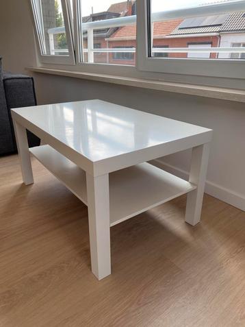Witte salontafel beschikbaar voor biedingen
