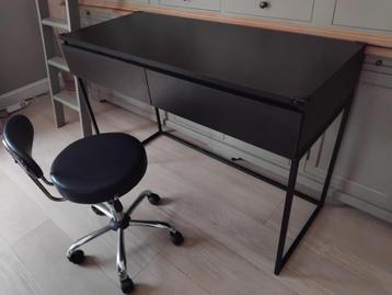 bureau of kaptafel met kruk zwart met zwart staal beschikbaar voor biedingen
