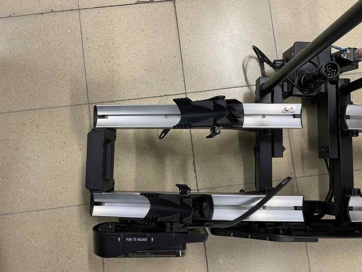 Fietsendragen voor 2 elektrische fietsen in Ledegem, Auto diversen, Fietsendragers, Zo goed als nieuw, Trekhaakdrager, 2 fietsen