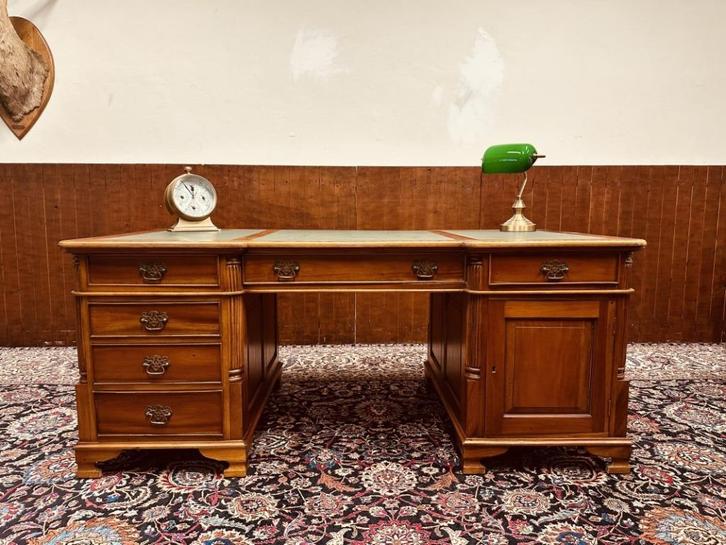Klassiek Engels Chesterfield Bureau Partnerdesk, Antiek en Kunst, Antiek | Kantoor en Zakelijk, Ophalen of Verzenden