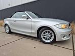 BMW 118 d*EERSTE EIGENAAR*LEDER*ZETELVERWARMING*PDC*, Auto's, BMW, 1995 cc, Cabriolet, 127 g/km, Zilver of Grijs