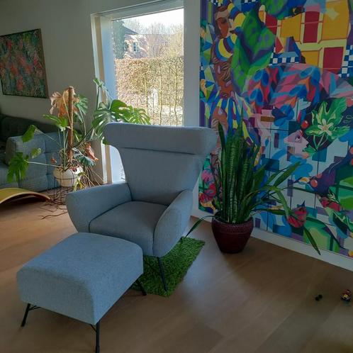 Grote eenzit met voetbankje, Huis en Inrichting, Fauteuils, Zo goed als nieuw, Ophalen of Verzenden
