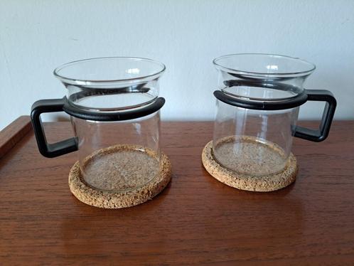 Bodum Lot 2 tasses à thé en verre Noires Bistro design 1990, Huis en Inrichting, Keuken | Servies, Zo goed als nieuw, Kop(pen) en/of Schotel(s)