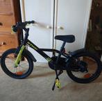 Fiets 16 inch 4-6 jaar 500 Dark Hero, Fietsen en Brommers, Ophalen, Zo goed als nieuw