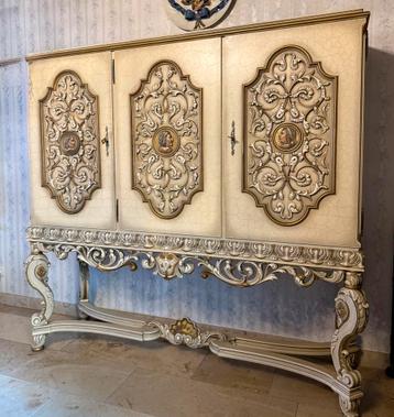 Dressoir kast kunstmeubel beschikbaar voor biedingen