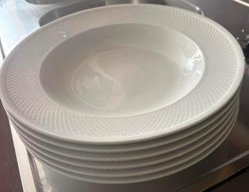 6 grote spaghetti borden beschikbaar voor biedingen