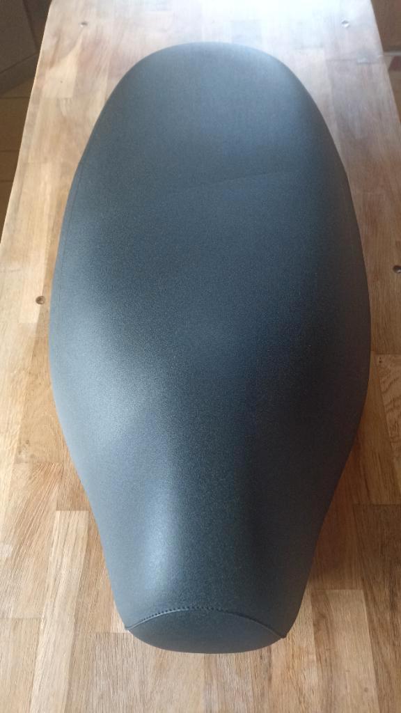 Selle Piaggio typhoon, Vélos & Vélomoteurs, Pièces de cyclomoteur | Scooters, Comme neuf, Piaggio, Selle, Enlèvement ou Envoi