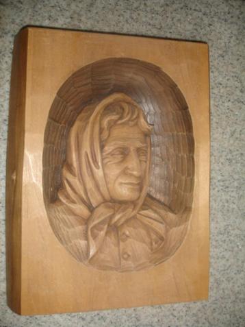 Sculptuur in hout, vissersvrouw beschikbaar voor biedingen