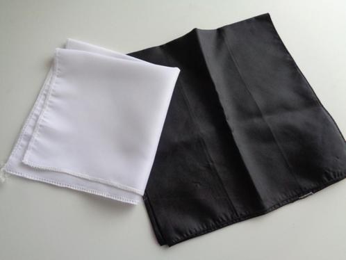 Pochette tissu 1 noire 1 blanche., Handtassen en Accessoires, Tassen | Damestassen, Zo goed als nieuw, Overige typen, Ophalen of Verzenden