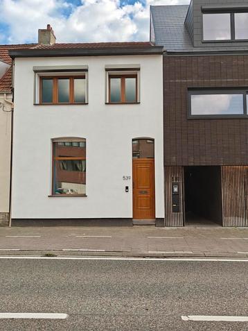 Mooie woning in Wijnegem met grote zuidgerichte tuin beschikbaar voor biedingen