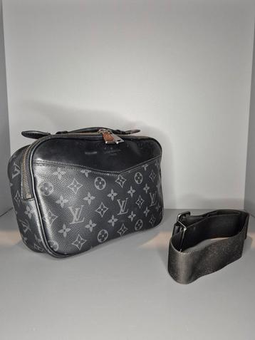 Authentieke Louis Vuitton Eclipse heuptas met 2 monogram beschikbaar voor biedingen