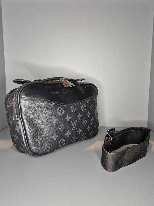 Authentieke Louis Vuitton Eclipse heuptas met 2 monogram, Handtassen en Accessoires, Tassen | Schoudertassen, Gebruikt, Overige merken