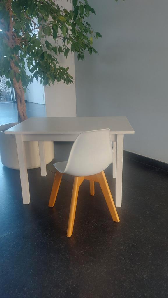 Houten kindertafeltje, Kinderen en Baby's, Kinderkamer | Tafels en Stoelen, Ophalen