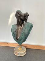 Borstbeeld vrouw met sokkel, Ophalen