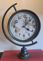 Staande klok (oude wereldkaartachtergrond), Huis en Inrichting, Ophalen of Verzenden, Zo goed als nieuw, Analoog, Staande klok