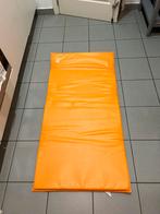 Tapis de sport orange bon état