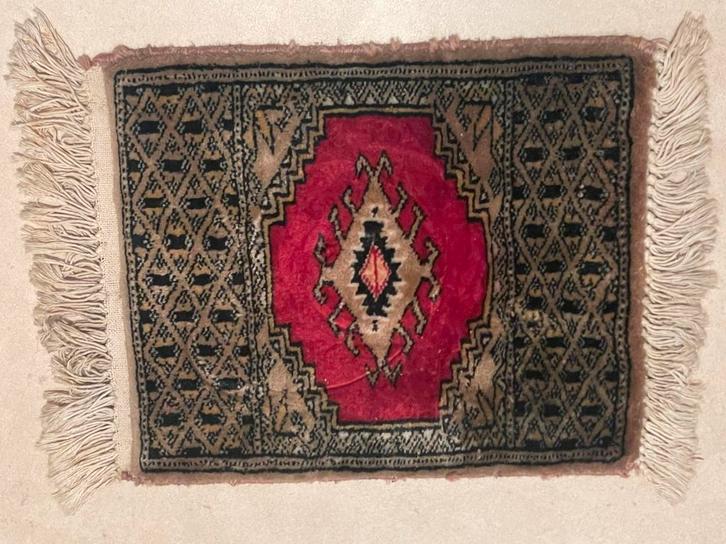 Handgeknoopt oosters tapijtje, Antiek en Kunst, Antiek | Tapijten, Tafelkleden en Textiel, Ophalen of Verzenden