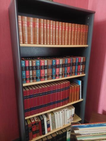 Twee bibliotheken  beschikbaar voor biedingen