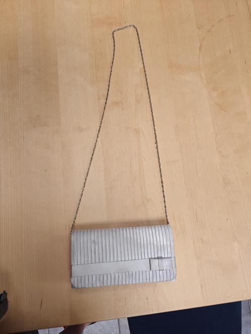 Zilveren handtas, Handtassen en Accessoires, Tassen | Damestassen, Gebruikt, Handtas, Grijs, Ophalen of Verzenden