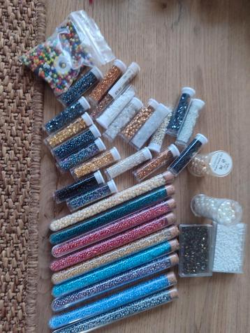 Kralen om sieraden te maken beschikbaar voor biedingen