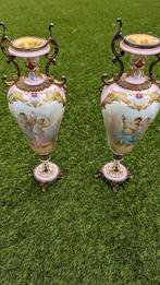 Een paar Sèvres porseleinen gesigneerde vazen, Antiek en Kunst, Ophalen