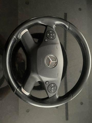 Volant Mercedes beschikbaar voor biedingen