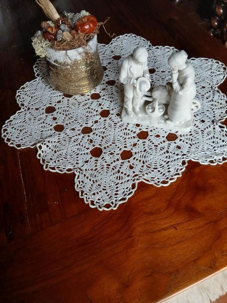 Biscuit porselein beeld -ouder echtpaar met kruiwagen Mooie, Antiek en Kunst, Antiek | Porselein, Ophalen of Verzenden