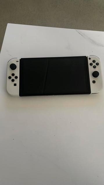 Nintendo Switch Oled white beschikbaar voor biedingen