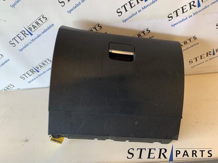 Boîte à gants d'un Mercedes B-Klasse, Autos : Pièces & Accessoires, Tableau de bord & Interrupteurs, Mercedes-Benz, Utilisé, 3 mois de garantie