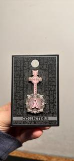 Hard Rock Cafe Pin Pinktober 2013, Ophalen of Verzenden, Zo goed als nieuw