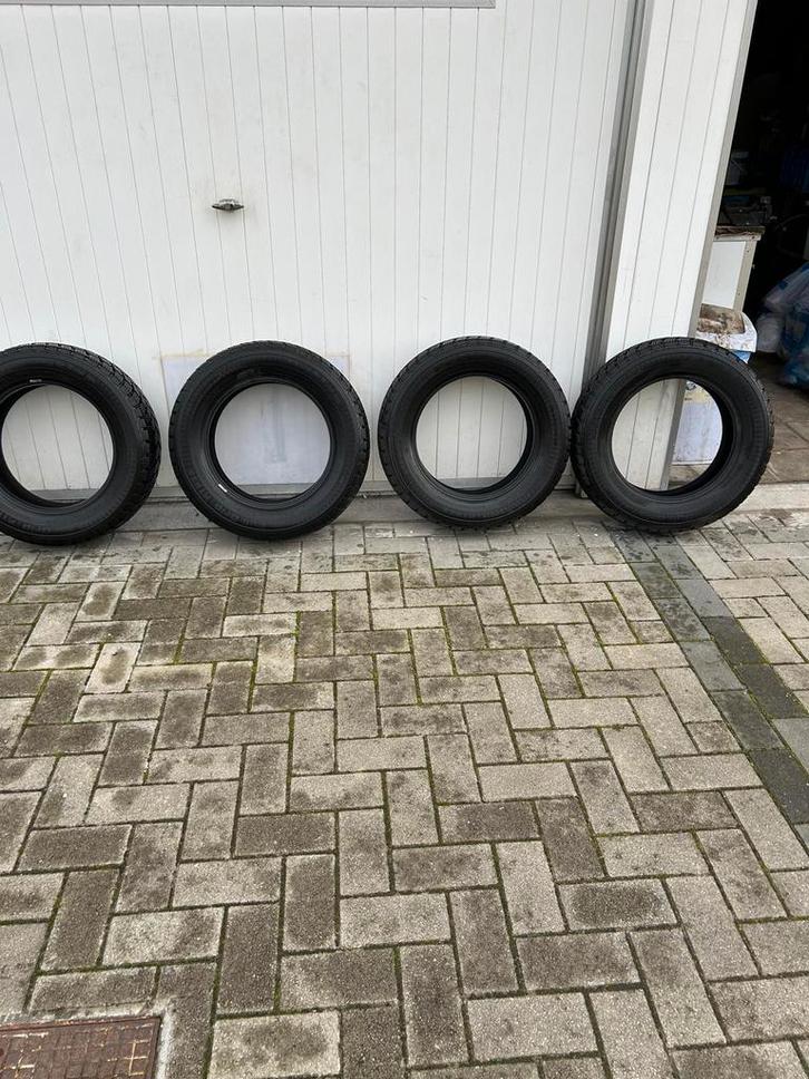 4 splinter nieuwe PETLAS FULLGRIP Winterbanden 205/65R16C, Auto-onderdelen, Banden en Velgen, Band(en), Winterbanden, 16 inch