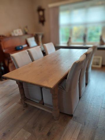 eettafel beschikbaar voor biedingen