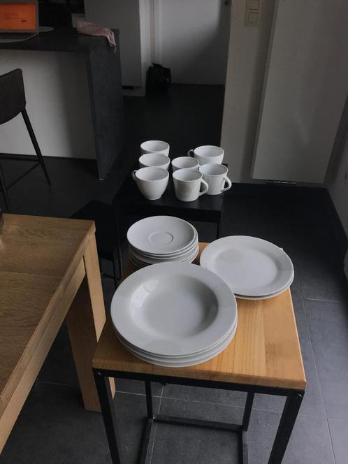 Witte servies set , ideaal voor starters of studenten, Huis en Inrichting, Keuken | Servies, Zo goed als nieuw, Bord(en), Overige stijlen