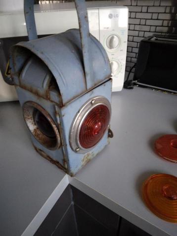 Oude werklamp voor het oude tramnetwerk. beschikbaar voor biedingen