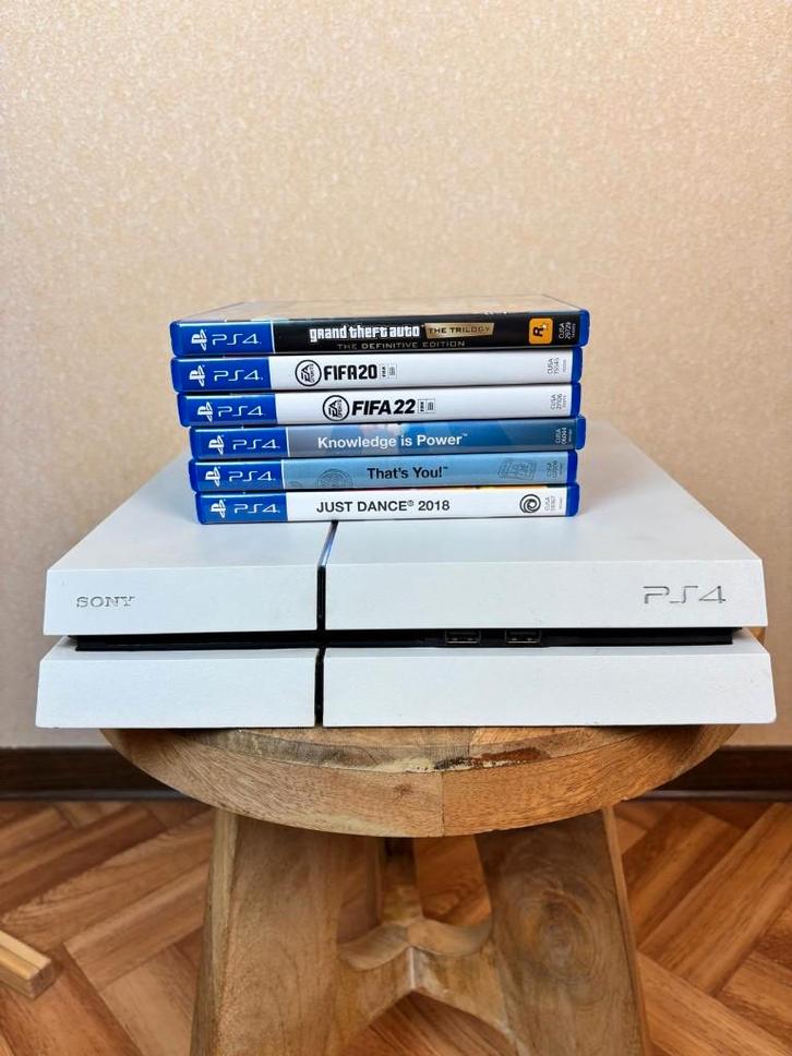 PS4 console + 7 spellen (FIFA, GTA, CoD, Just Dance), Games en Spelcomputers, Games | Sony PlayStation 4, Gebruikt, Sport, Vanaf 3 jaar
