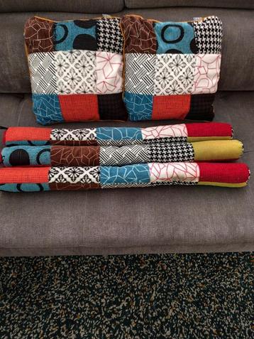 Set van 2 patchwork designkussens en 3 deurbuizen beschikbaar voor biedingen