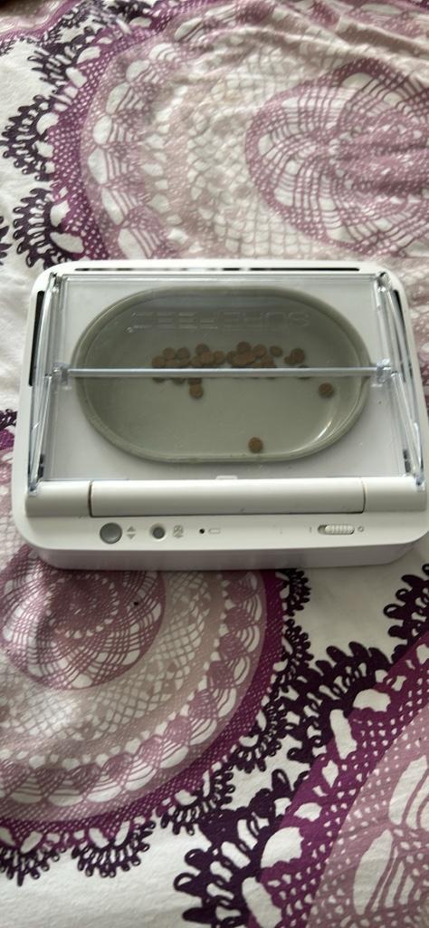 SureFeed afsluitbare voerbak, Dieren en Toebehoren, Kattenvoerbakken en Drinkbakken, Gebruikt, Automatisch, Ophalen of Verzenden