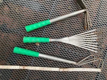 Tuinsetje, handgereedschap beschikbaar voor biedingen