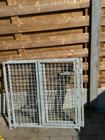 Puppypanelen met deur  beschikbaar voor biedingen