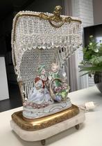Antiek kappelletje met verlichting en kristallen pareltjes, Ophalen
