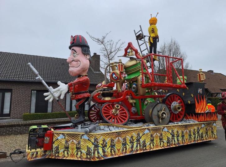 Carnavalswagen thema brandweer / Bijen, Hobby en Vrije tijd, Feestartikelen, Gebruikt, Feestartikel, Ophalen